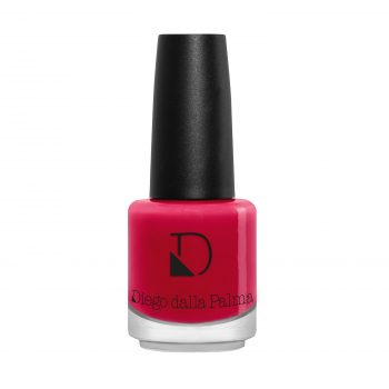 Rouge macaron nails